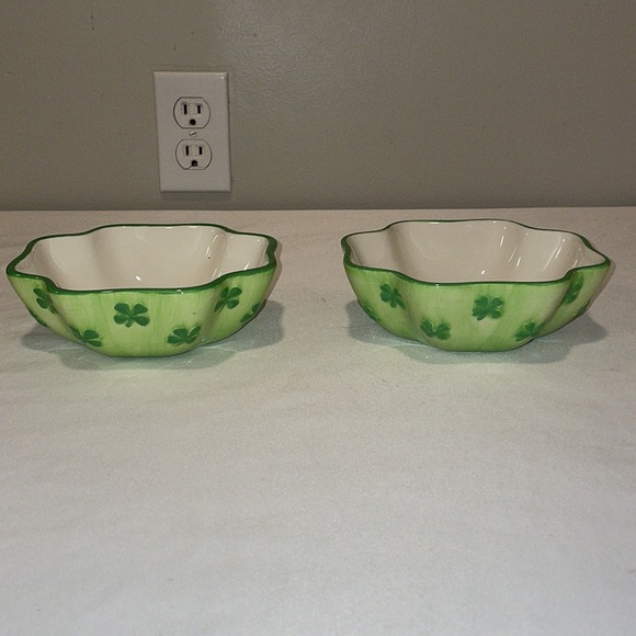 Cutest 2 pc. Set Four-leaf Clover 🍀 Bowls. - Picture 2 of 9